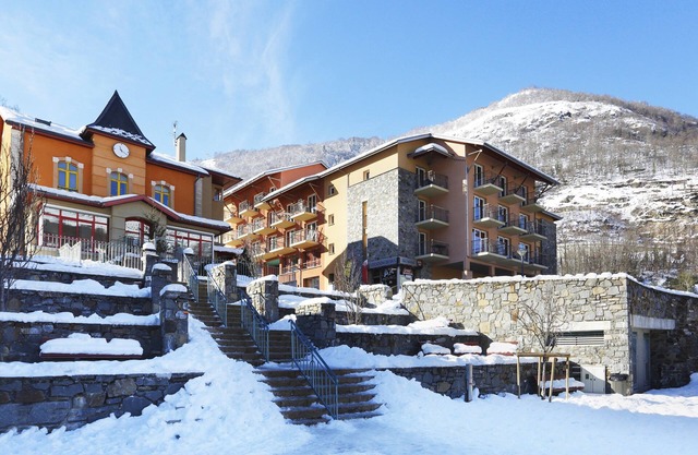 Appartement de Montagne | Piscine, 100m Du Centre