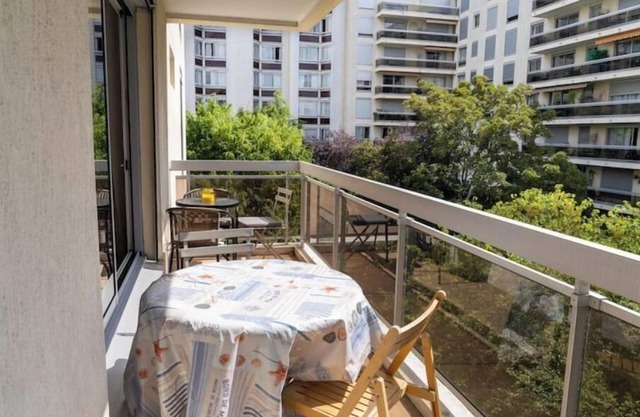 Appartement Calme et 2 Parkings s/s à Paris 15