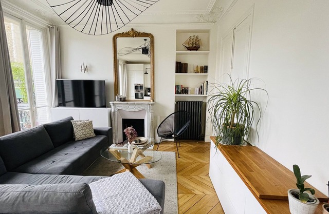 Appartement Haussmannien Moderne. Central et Proche de Toutes Commodités
