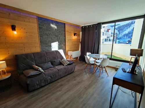 Appartement Rénové 2P avec Balcon Sud, Front de Neige, au Pied des Pistes - FR-1-292-64