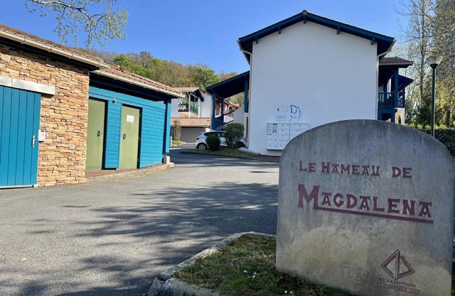 Appartement T2 à Cambo-les-Bains avec piscine, terrasse et parking privé, proche des thermes - FR-1-495-82