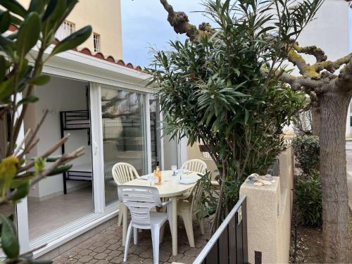 Appartement T2 cabine avec grande terrasse, proche plage, parking et équipements complets - FR-1-387-165