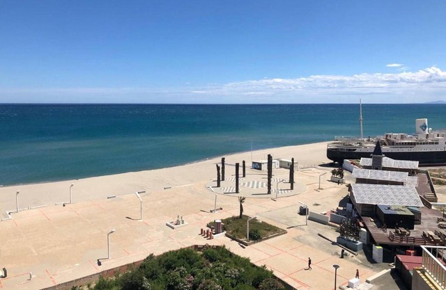 Appartement T3 climatisé avec 6 couchages, terrasse et parking à 300m des commerces - FR-1-81-490