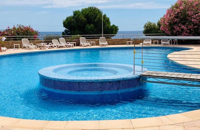 Appartement VAIANA avec piscine en bord de mer