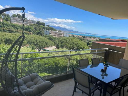 Appartement vu mer et montagnes