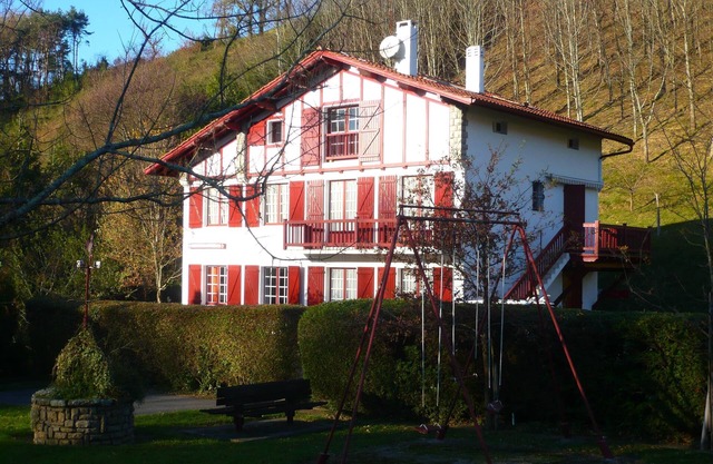Appt 2 in traditional house 2 steps from the most beautiful beach in the Basque Country