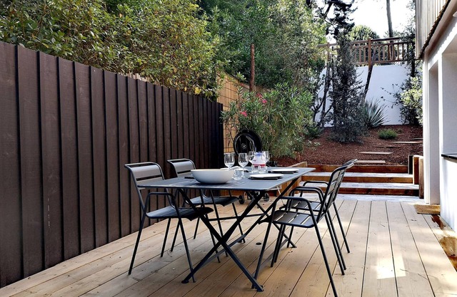 Appt No. 3 in villa. Garden, 2 bedrooms, sleeps 6 to 250 meters from the beach.