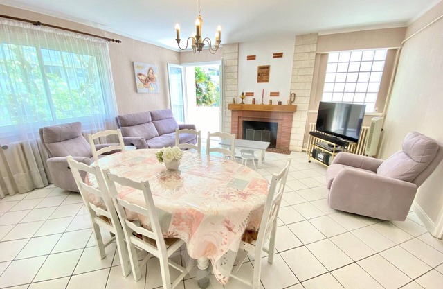 Apt. 3-star apartment in town center, 80 m from Foncillon beach