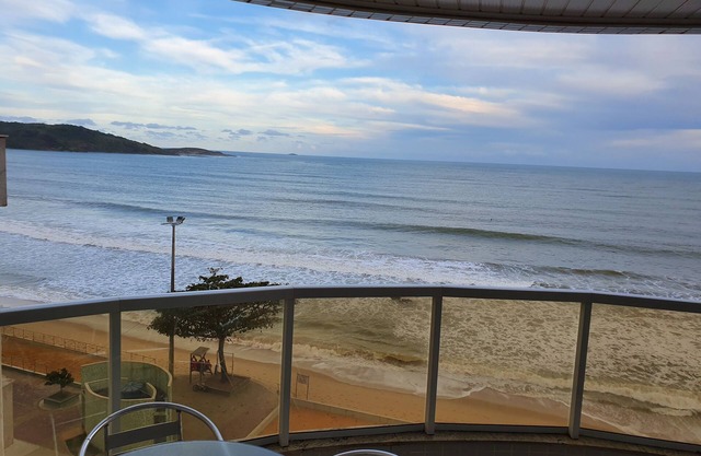Apt Beira Mar. Luxury, C / 3 qtos C / 1suites, C / 2gar. Full view