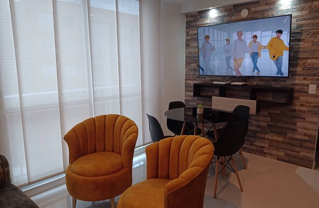 Apt EXCELLENT LOCATION, 5 min from CC VENTURA PLAZA!