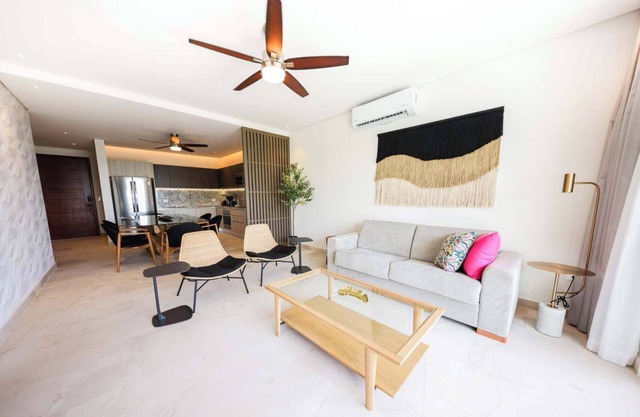 Apt Huico: Ocean Views, Shared Rooftop & Pool