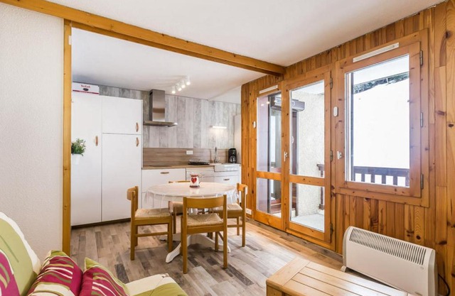 Apt rénové 2* pour 4/5p à Montchavin, proche pistes et commerces, parking gratuit - FR-1-329-52