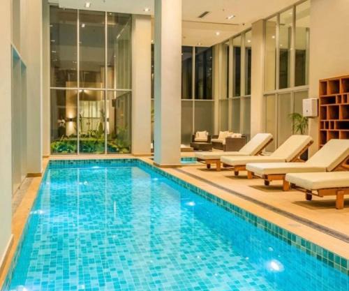 Apto Lujoso, piscina climatizada, jacuzzi, gym Piso 16