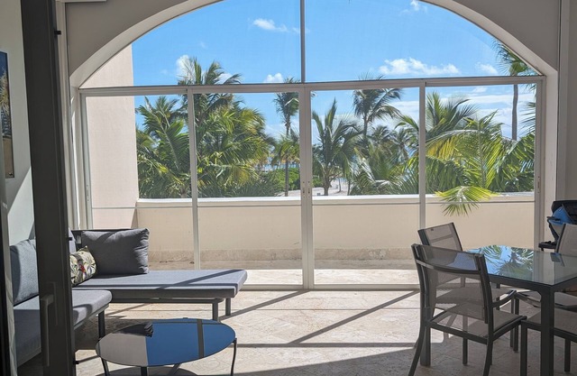 Aqua Gem - Charming oceanfront 2-bedroom apartment