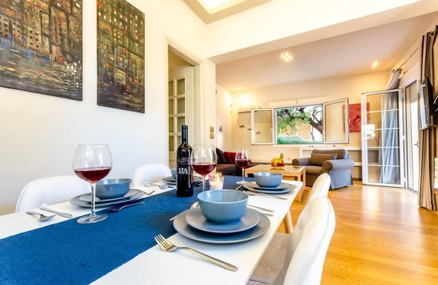 Aquarius - Glyfada detached house