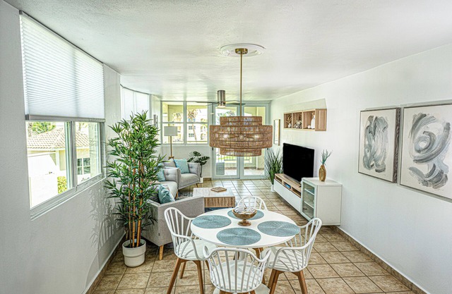 AquaVista Beachfront 3BD 2BA w/Private Balcony Overlooking Pool with Ocean View