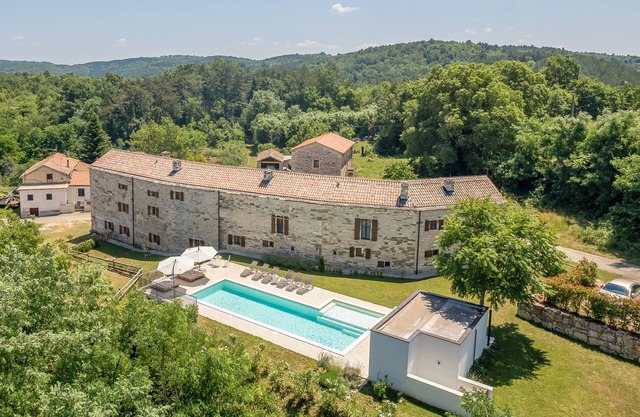 Aquileia Residence # 2- peaceful, private garden, large pool, close to Grožnjan
