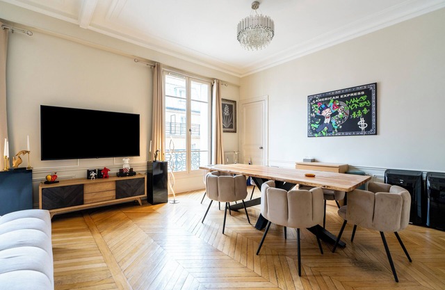 Arc de Triomphe Luxury Apartment