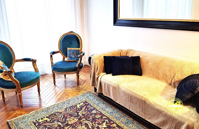 Arc de Triomphe-Wagram 48sqm available for the Olympic games, access by metro