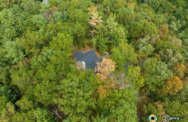 Arcadian's Cottage | Woodland home w/custom firepit