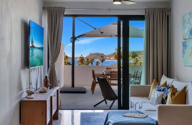 Arch views, Infinity Pool, Cozy, Close to Beaches