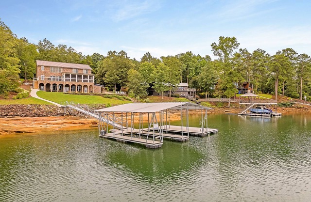 Arches: 8 BR, 8 BA House in Crane Hill, Sleeps 24
