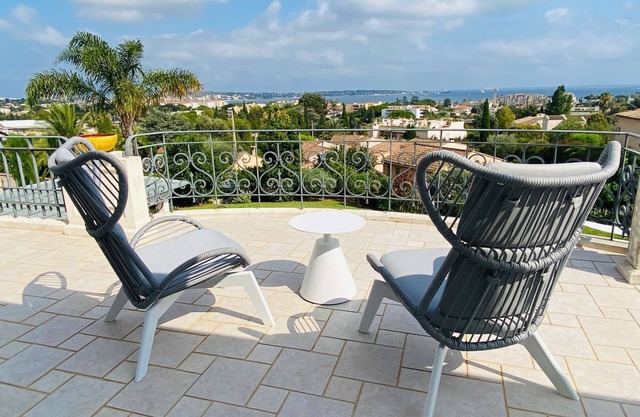 Architect designed Villa on the Hills * Sea view * Pool * Aircon * Walk to the beach