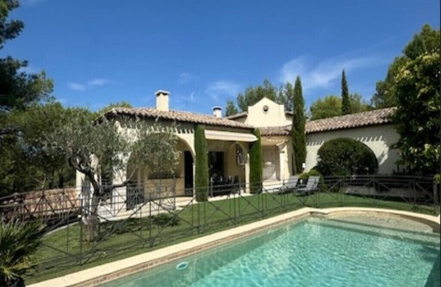 Architect's villa in Luberon pine forest 10 pers