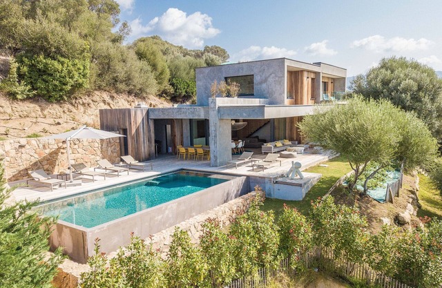 Architect's villa with exceptional sea view and secure heated swimming pool