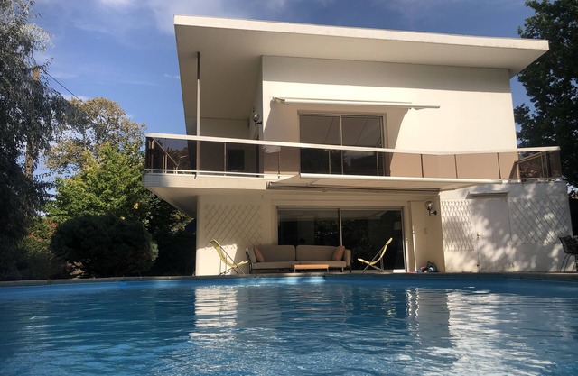 Architect villa 8-10 people ROYAN, heated swimming pool, garden, near the beach