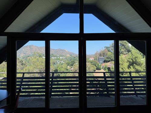Architectural Marvel In Hollywood Hills Wviews