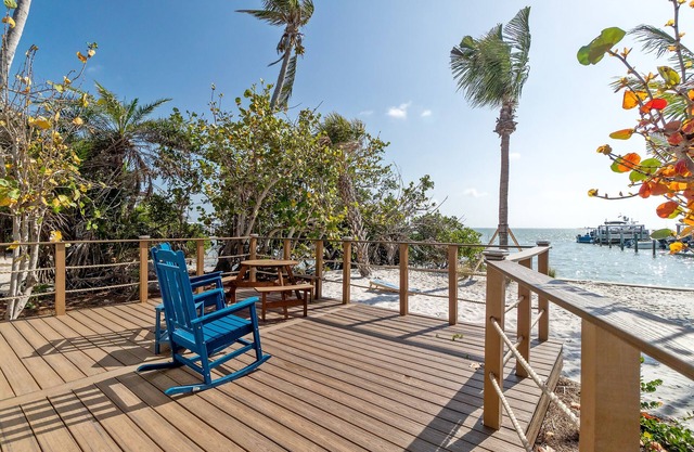Are you looking for a quaint fishing village in the heart of Captiva Island? - Jensen's Cottage #08
