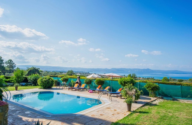 Argaka Beach - 3 Bed Villa - Stunning Sea Views - Private Heated Pool