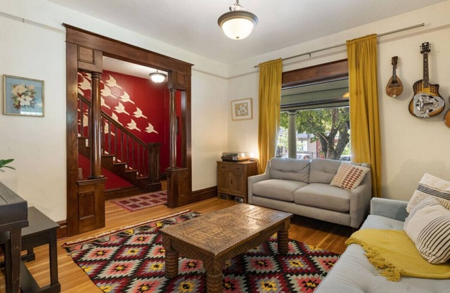 Art Deco Oasis: Den & Office with Garden
