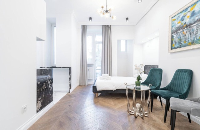 ArtDeco Luxury Sapphire Apartment