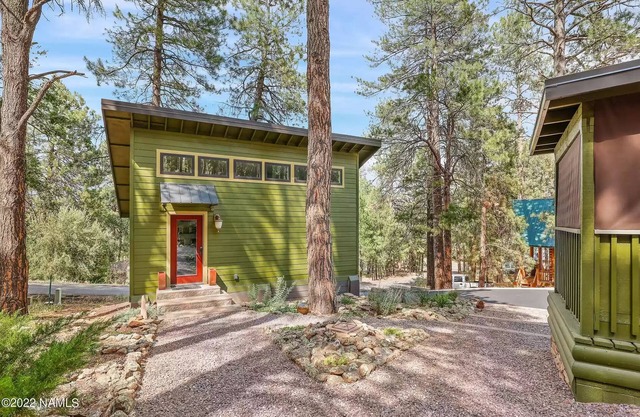 Artist's Studio wake up in the Ponderosa Pines. Grand Canyon, Sedona, Flagstaff.