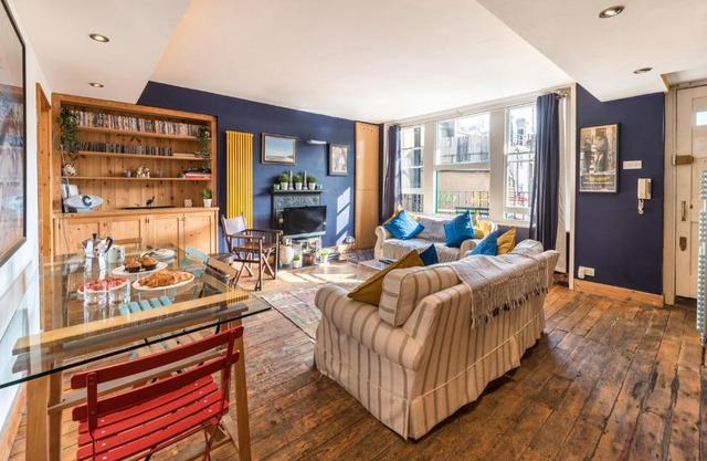 Artistic and Soulful Carnaby Street Movie Pad