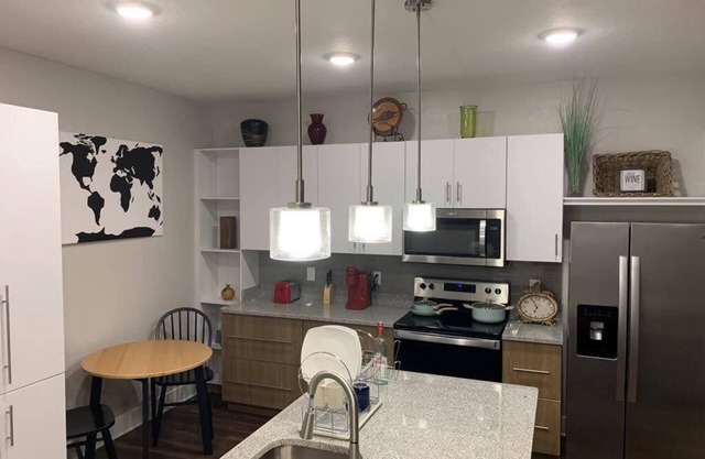 Artsy 1-bedroom Condo in Central Orlando near Universal Studios