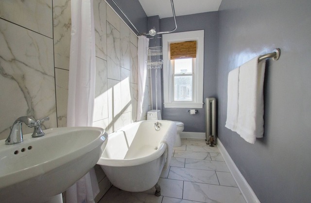 Artsy 2-bedroom apartment in Providence's West End