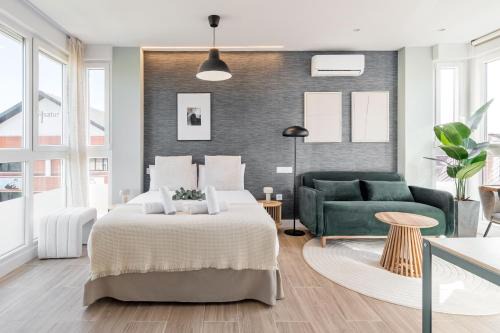 Arturo Soria Stays by Charming