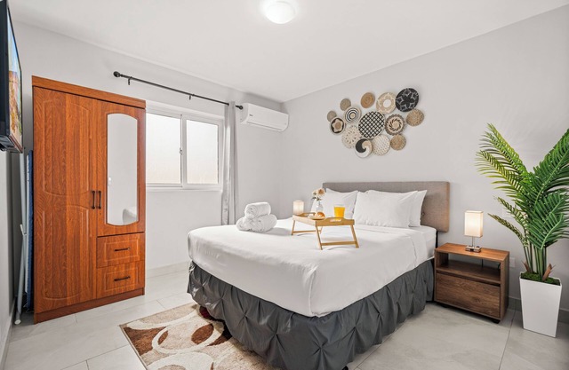 Aruba Comfort Retreat, 2BR w/Pool, BBQ, Gated Property on a Prime Location!