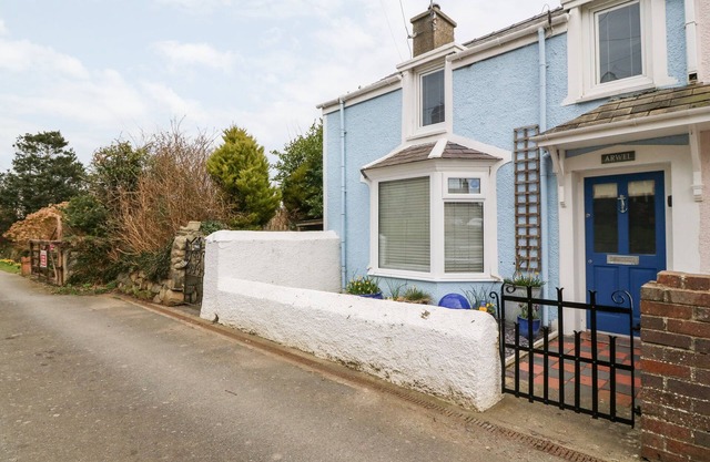 ARWEL, pet friendly, character holiday cottage in Nefyn