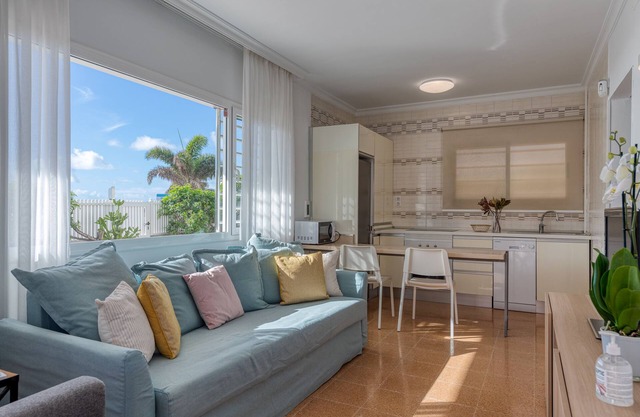 ASARA BEACH 1 apartment, direct access to the beach, private terrace.
