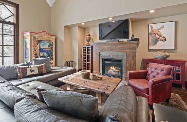 Ascent 415 - Amazing Top Floor Residence