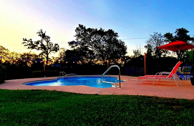 Ashwood Villa, swimming pool, backyard theater, coffee shop