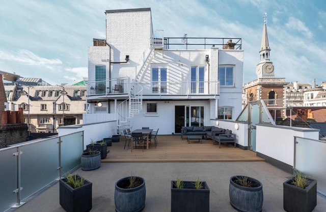 Astonishing flats near Mayfair & Piccadilly Circus