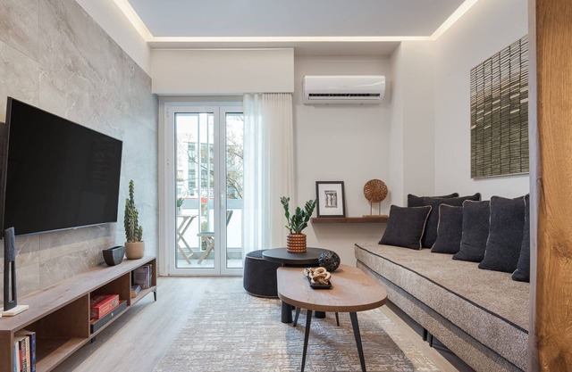 Astounding Athens Apartment | 3 Bedrooms | Apartment Akugetsu | Small.