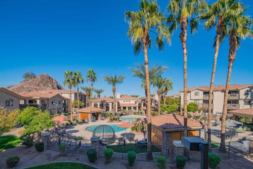 Asu Getaway - Family Fun- King Beds- Self Check-In- Pool 2041