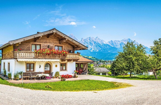 Cosy apartment in villa for 4 people with TV, balcony, panoramic view and parking