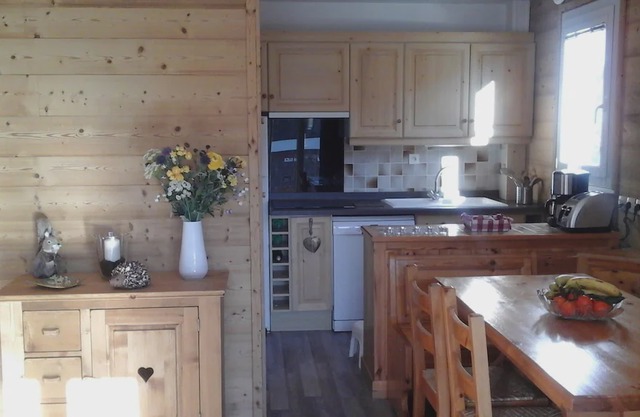 at the foot of the slopes renovated 2 bedrooms 2 bathrooms separate wc